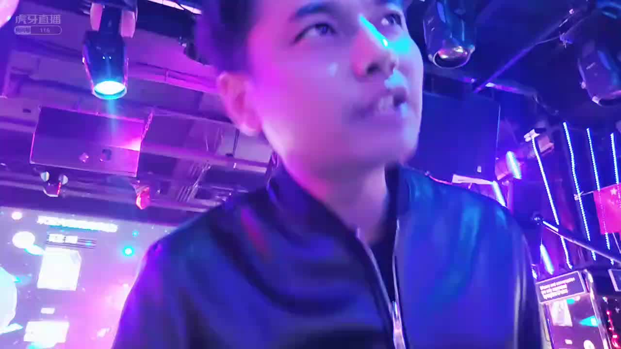 天天叨哔叨哔叨348 2021-11-21 22:34 02:41 集梦会长酒吧聚会,文彬与