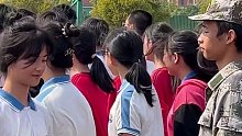 女生懵了…左右不分