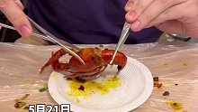 外科医生借吃小龙虾训练专业技能，意外发掘不粘手快速剥虾法