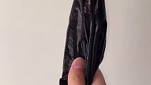 誰能想到這是一個黑色塑料袋的杰作，連褶皺都還原了！
