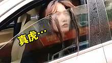 女孩沙雕操作