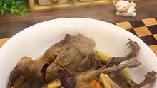 賈隊(duì)長把黃金標(biāo)的蘑菇燉松雞給截胡了，爆發(fā)了著名的“松雞會(huì)戰(zhàn)”