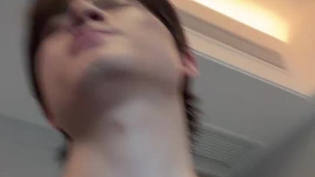 皺眉后流露驚訝情緒