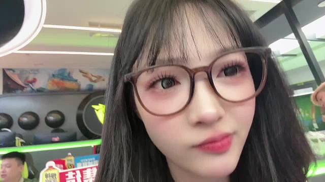 驚訝回應(yīng)觀眾看腿請求