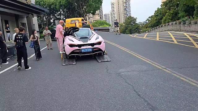 邁凱倫噴火失敗全場(chǎng)爆笑