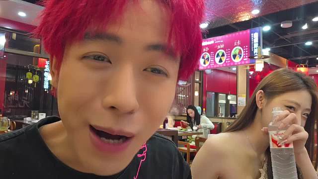 失誤后急忙連聲道歉
