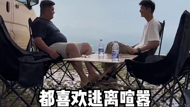 “現(xiàn)在依然有很多之光正陪著屏幕前的你奮斗的路上 也有很多之光已經(jīng)功成身退 所以不管你身處何處 請(qǐng)相信