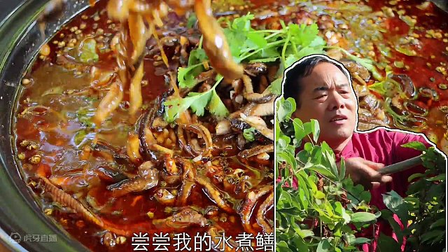 买8斤黄鳝，农村大叔秘制水煮鳝丝，麻辣入味，老婆子越吃越香