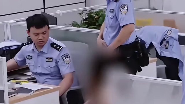 民jing：毀滅吧，這班上得想報(bào)警