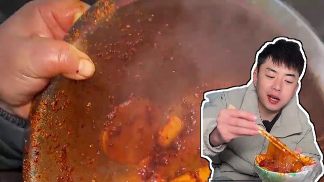 用西北辣子開啟2025的美食之旅！香辣紅油澆上氣泡手搟粉，爽滑筋道，濃郁加倍！搭配獨(dú)有的鮮燙麻辣燙。