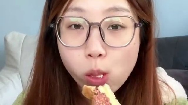 vlog｜吃上心心念念的麻辣燙啦 #美食vlog #記錄真實(shí)生活 #今天吃什么 #好好吃飯好好生活 