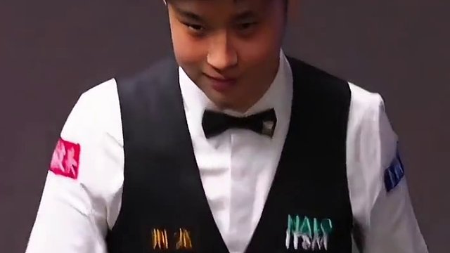馬克威廉姆斯連扳4局，比分12-17趙心童，趙心童看馬叔表演笑了