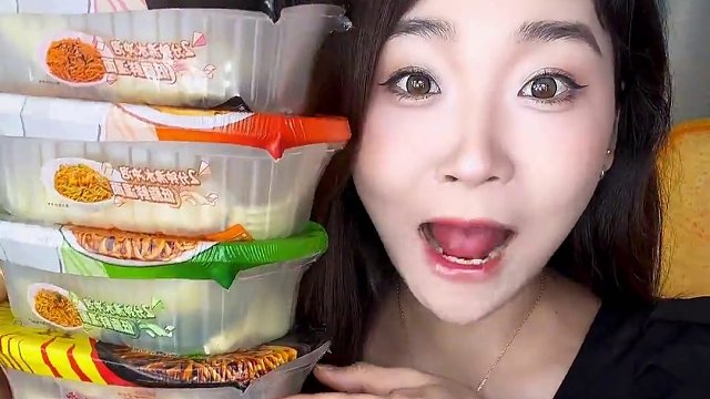 姐妹們快來薅五谷道場(chǎng)的羊毛！今天吃的是熱干面，鹵香，麻辣的！一共到手五盒哦！都是非油炸的鮮拌面哈，比