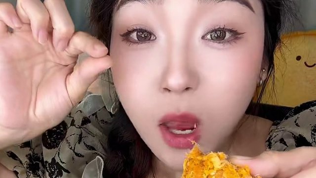 這個(gè)肉松麻花真的好吃?。?！一罐300g!!肉松可多了！麻花是非常酥的！不硬！可好吃了！#肉松麻花 #