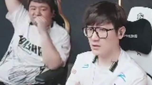 黑色城鎮(zhèn)最令人想不到的點位 B倉最高箱位置，杜超比賽使用此點位，你排位會搜這個點位嘛？#白鯊北伐遭遇