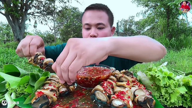 鮮辣?剁椒蘸水澆汁?大田螺串 #泰國大叔#泰國美食#泰國生活#內(nèi)容啟發(fā)搜索 #農(nóng)村美食記錄生活