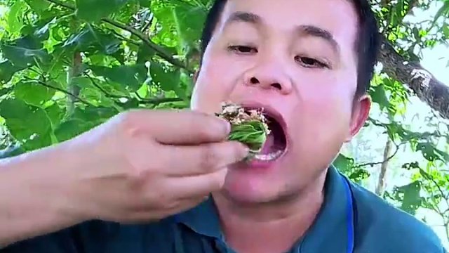 小茄子鮮辣醬汁?涼拌魚肉碎和 #我的鄉(xiāng)村生活 #泰國(guó)大叔#泰國(guó)美食#泰國(guó)生活#內(nèi)容啟發(fā)搜索