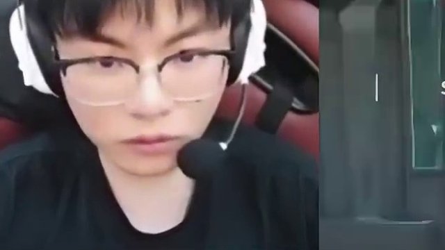 這是職業(yè)的瞄準嘛，沒一個是瞄著頭的，但是就是能殺
