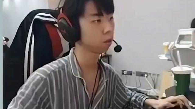 這波三個(gè)隊(duì)友也有功勞么，哈哈