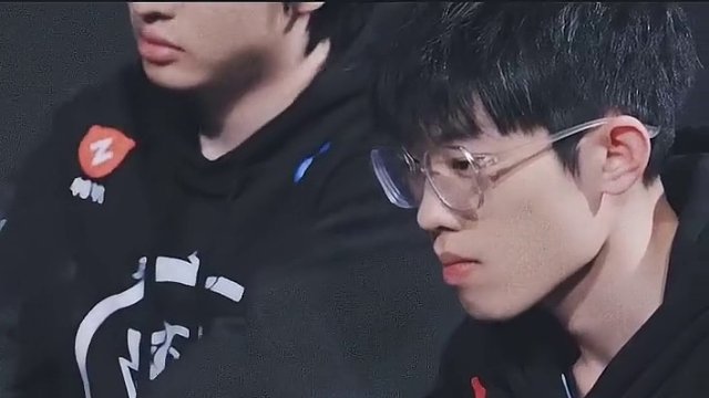 現(xiàn)場被貼臉開大，不管怎樣呼吸權(quán)還得靠自己打出來，加油吧。