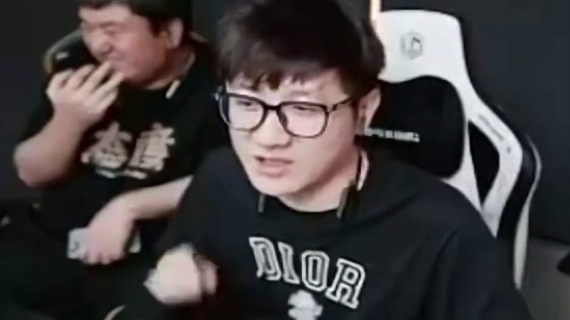 First轟出48-20老白直接對線馬哲 直言CFS中國區(qū)看不到果子自己帶頭沖你