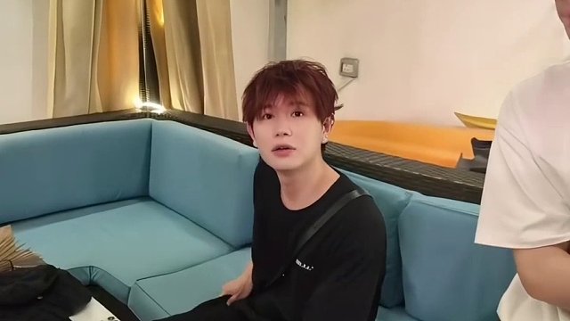 童錦程手機卡成PPT 野龍這波操作讓觀眾集體破防