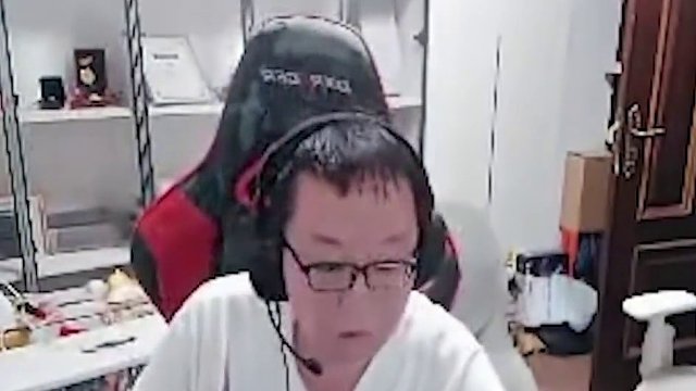 蛇哥透露歐歐在成都買房了，再也不是那個隨叫隨到的燜雞少年了