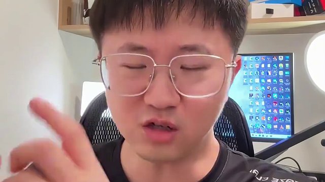 普通人和學(xué)生買cs皮膚自用就可以了，千萬別跟風(fēng)炒飾品，你的人生還有很長(zhǎng)，別因?yàn)橐粫r(shí)頭腦發(fā)熱葬送了人生