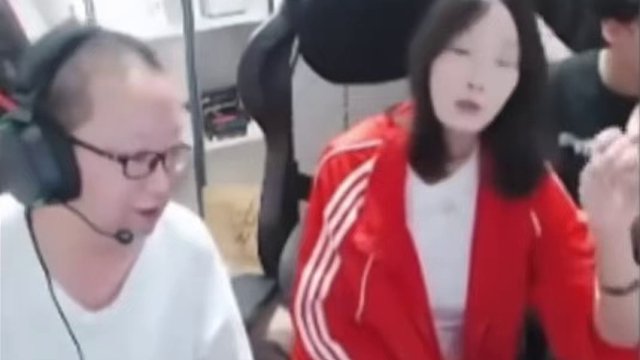 菲姐講述AG每天訓(xùn)練完會(huì)收手機(jī) 然后全部人在宿舍下象棋