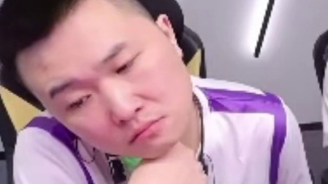 杜超暫停生氣發(fā)火 炫石多次多打少殘局輸，杜超讓隊友不要縮著打，要拼正面！年輕小伙子必須要有剛槍的勇氣