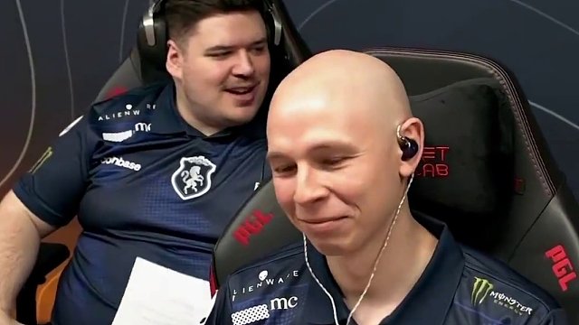 我不希望我的槍被敵人撿起來能直接使用#csgo馬西西 #csgo