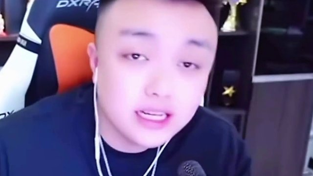 盤點(diǎn)CF爆火出圈的四大名梗：“菜就多練”“絕跡鞠躬”“借你CF號(hào)玩玩”“馬哲拳擊手”