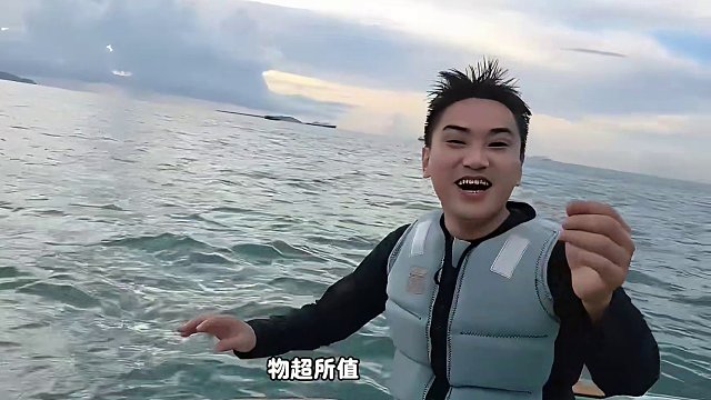 【小小小酷哥】秋雅泳衣穿搭惹眾人驚呼，小酷不惜被封也要讓其大方一點(diǎn)