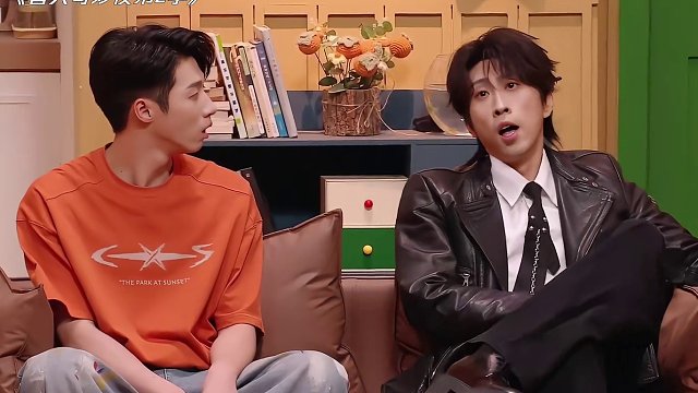 他是在故意捉弄你呢