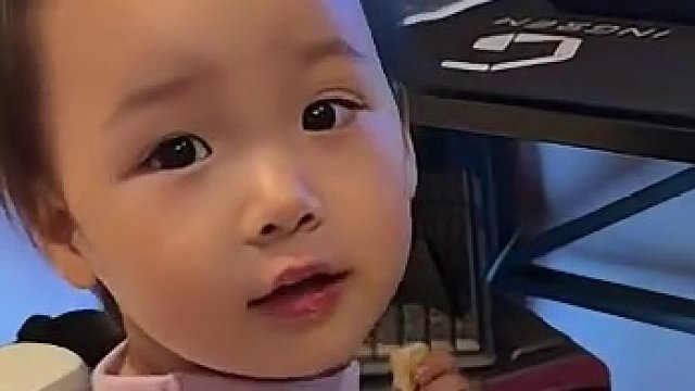 兩歲半的小孩還可以玩lol了吧。必須要跟著老爸練