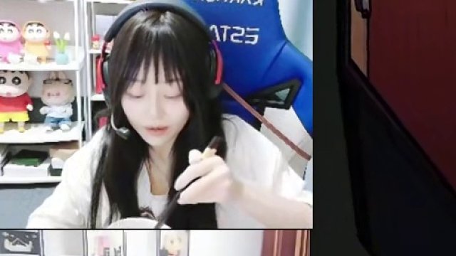 毛青鵜鶘吃了個音響無敵了 林威還想賽臉讓美黎把身份報出來了 被毛青追半個地圖斬于馬下