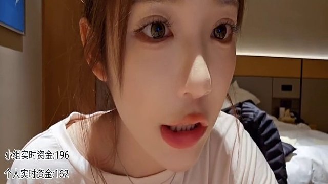 集夢雅婷露溝警告驚呆！直播抽電子煙翻車現(xiàn)場引爭議