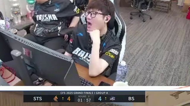 白鯊成為了16強(qiáng)第一個(gè)回家的中國戰(zhàn)隊(duì) 白鯊三叉戟這幾天比賽都拉閘了，大帥和林燁發(fā)揮的也可以，可惜了。