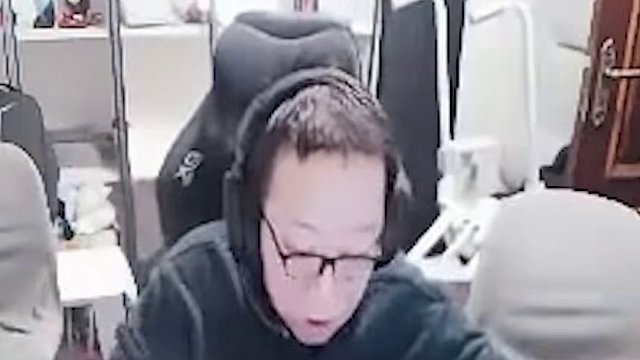 小孩哥排位打法看呆蛇哥，不到兩分鐘就結(jié)束戰(zhàn)斗