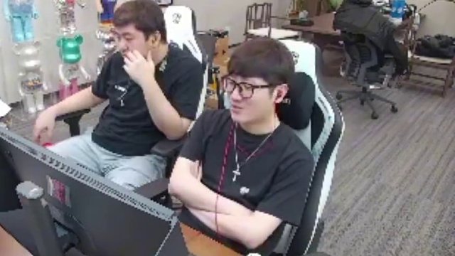 電子競技才是原罪 白老板直言什么外設(shè)幾千塊錢的啊，別人菲律賓小孩戰(zhàn)隊用著200元的鍵盤也是照樣贏，打