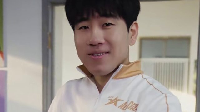 GALA的喵隊(duì)友“小金”正期待與愛(ài)心召喚師的相遇。 #2025LPL全明星公益日  #誰(shuí)不想領(lǐng)養(yǎng)一只