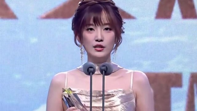 2025李寧年度最受歡迎解說Rita、年度最受歡迎主持希然、 年度進(jìn)步最快解說主持夏安。 #2025