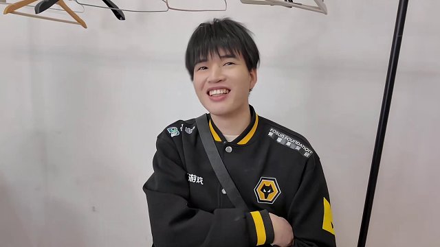 久等了！十一冠！ 
時(shí)隔685天，他們經(jīng)歷了目送老將褪去戰(zhàn)袍，見證了新人蹣跚成長(zhǎng)。他們?cè)谏顪Y中彼此支