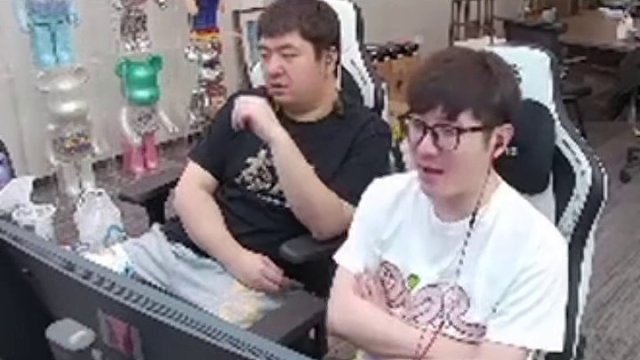 雙歐組合黑色發(fā)力合砍35殺，AG率先拿到賽點(diǎn)