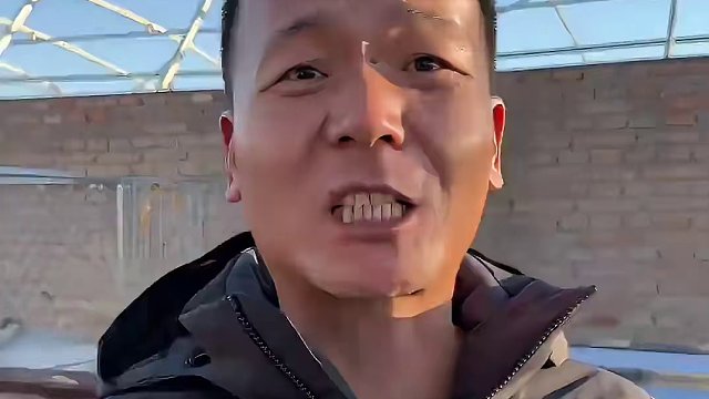 搞笑，這還需要問，這不一眼假么