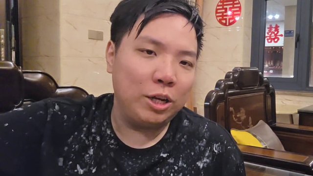 激動表態(tài)切割老板站位大哥