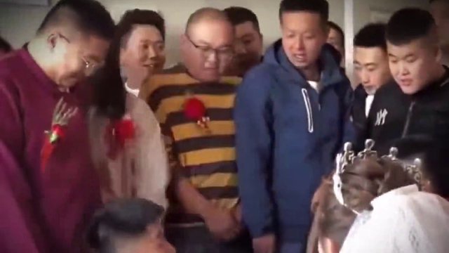 你在我兄弟最全的一天跟我動手？
