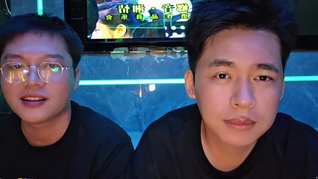 大哥說三年前就見過丫丫，極品丫丫在張開朗直播間露臉