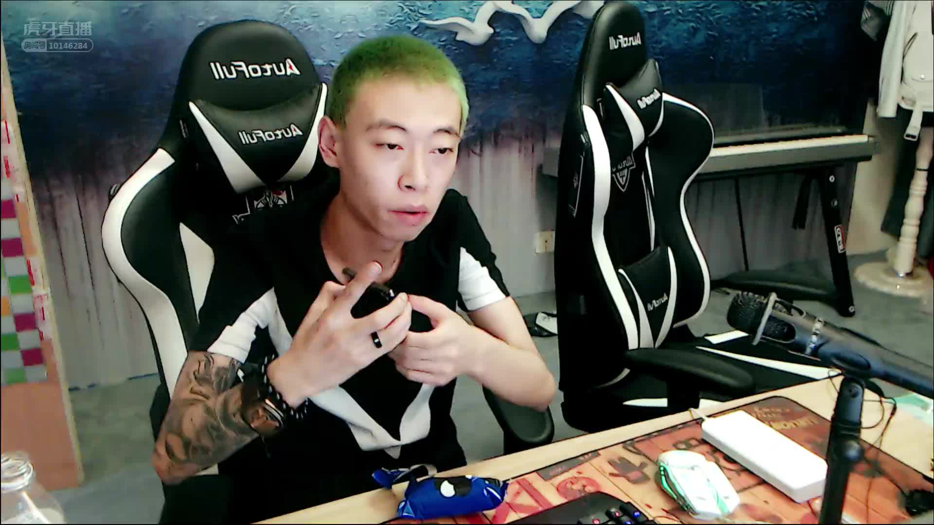 挑战成功prada哥:成功染猴子绿色头
