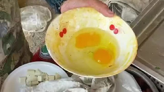 大集上的鸡蛋汤，两个鸡蛋五元一碗，一锅一起做